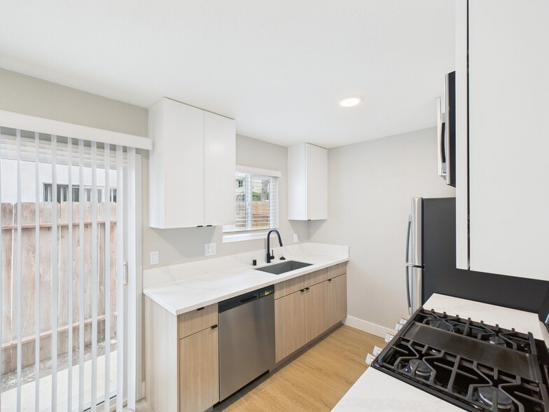 More Photos Of 221 S Nevada St, Oceanside Apartments For Sale