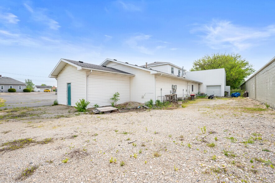 More Photos Of 614 E Streeter Ave, Muncie Office For Sale