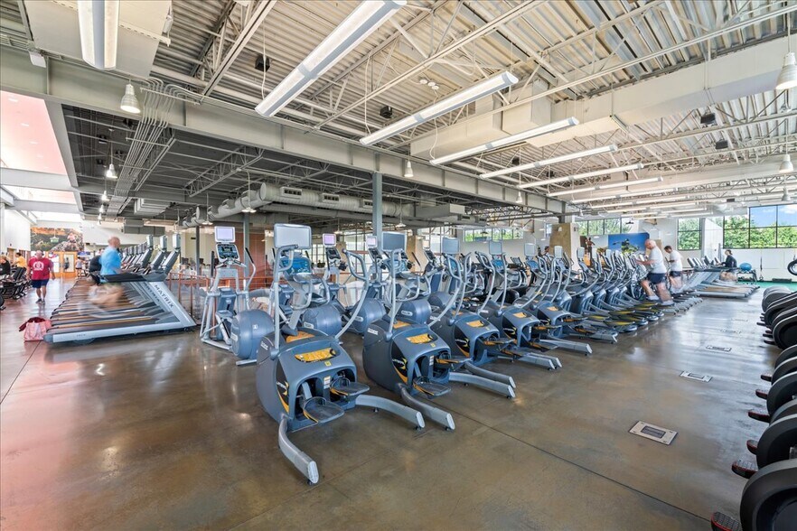 More Photos Of 801 E Parkcenter Blvd, Boise Health Club For Sale