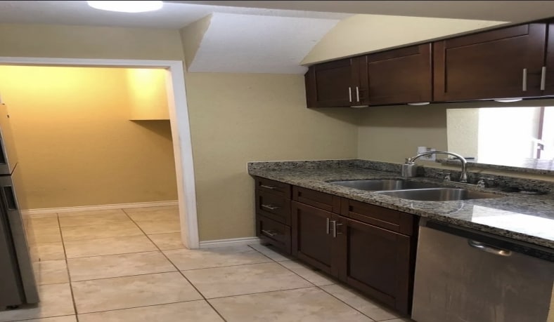 More Photos Of 720 Memorial Mews St, Houston Apartments For Sale