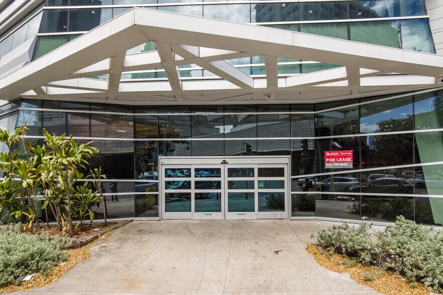 More Photos Of 1470-1488 Kapiolani Blvd, Honolulu Freestanding For Lease