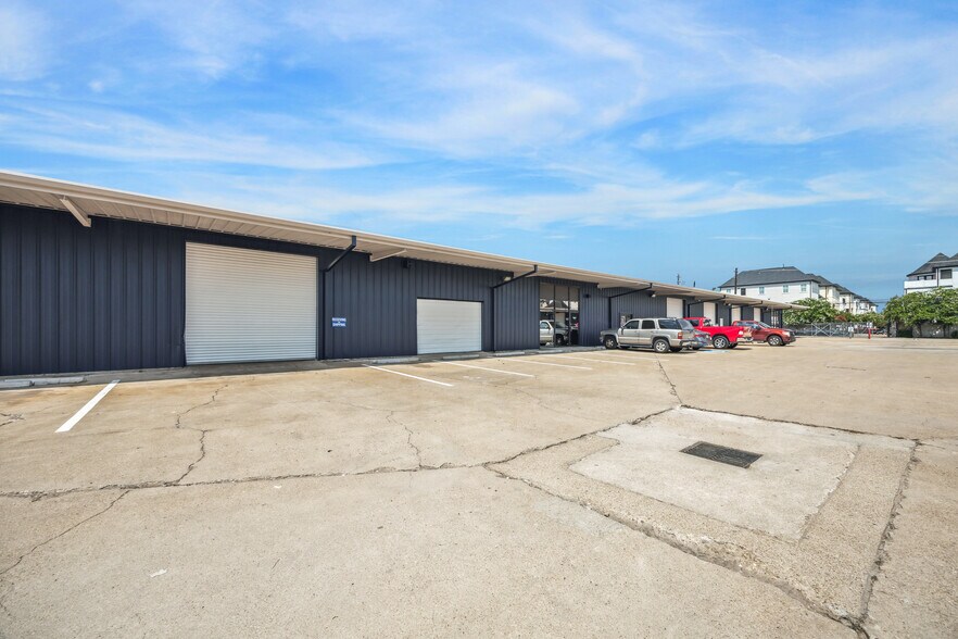 More Photos Of 1771 Upland Dr, Houston Unknown For Lease