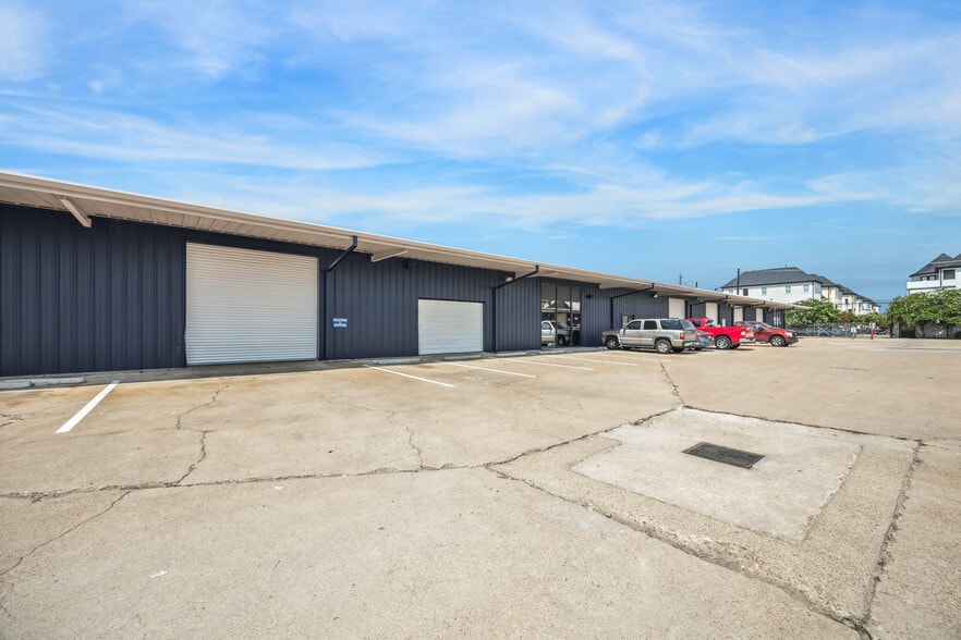 More Photos Of 1771 Upland Dr, Houston Unknown For Lease