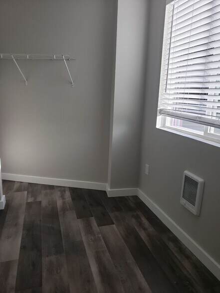 More Photos Of 612 NE Santiam Blvd, Mill City Multifamily For Sale