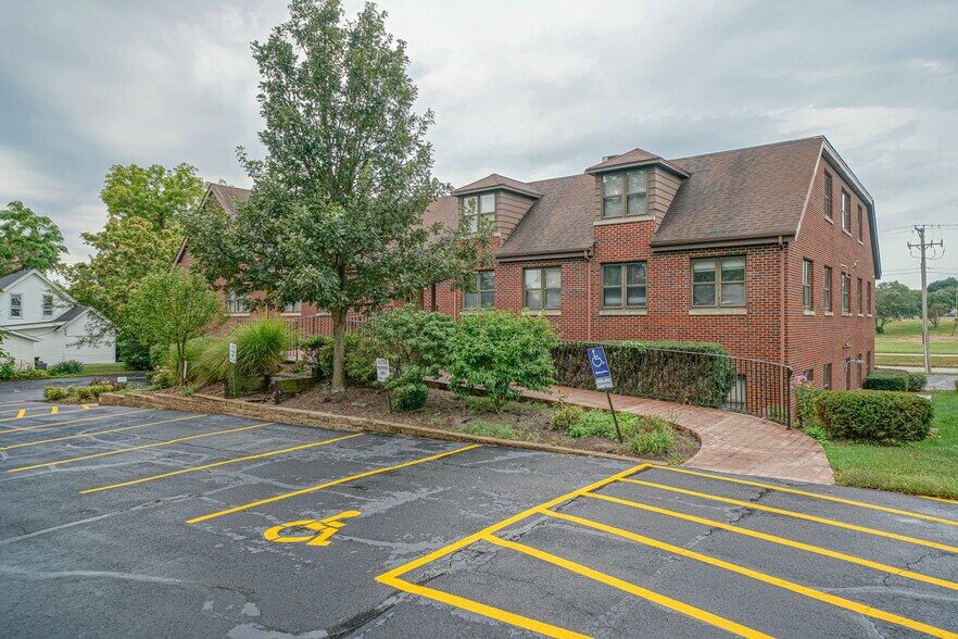 More Photos Of , Rockford Office For Sale