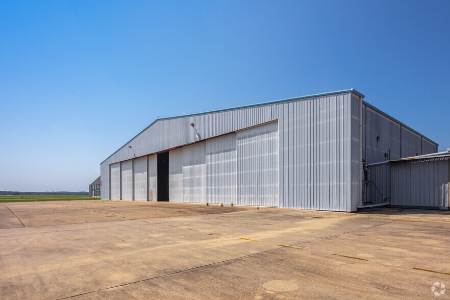More Photos Of 6129 Amelia Earhart Dr, Shreveport Warehouse For Lease