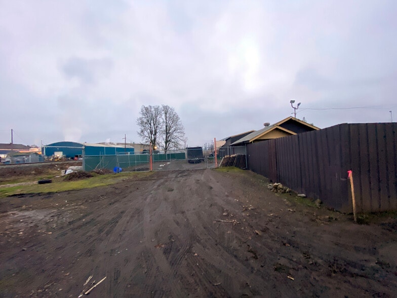 More Photos Of 1370 Smith St NE, Salem Service For Sale