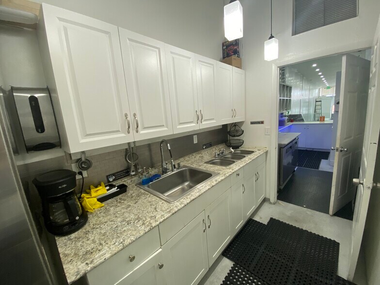 More Photos Of 112-120 S 20th Ave, Hollywood Restaurant For Lease