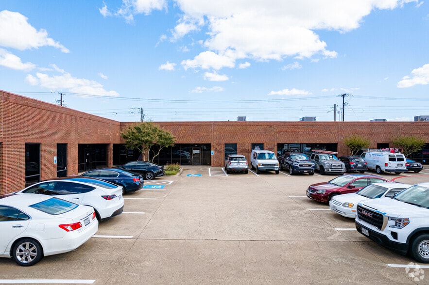 More Photos Of 811 E Plano Pky, Plano Light Distribution For Lease