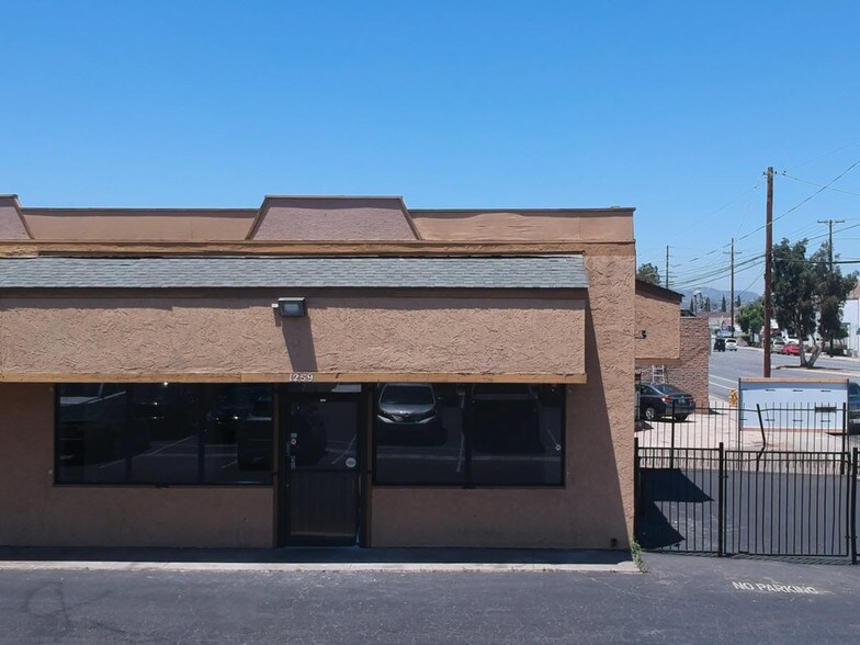 More Photos Of 1267-1273 Broadway St, El Cajon Storefront For Lease