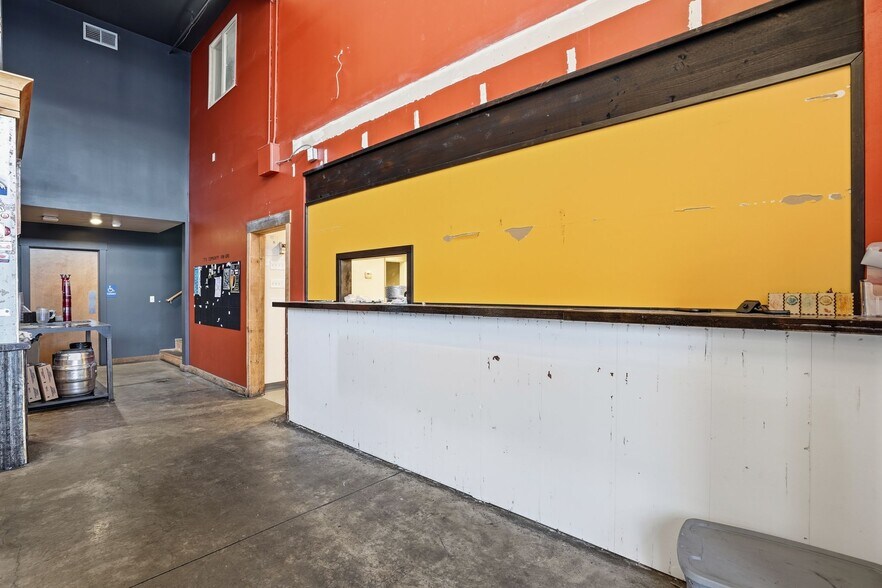 More Photos Of 4110 S Bowdish Rd, Spokane Light Distribution For Lease