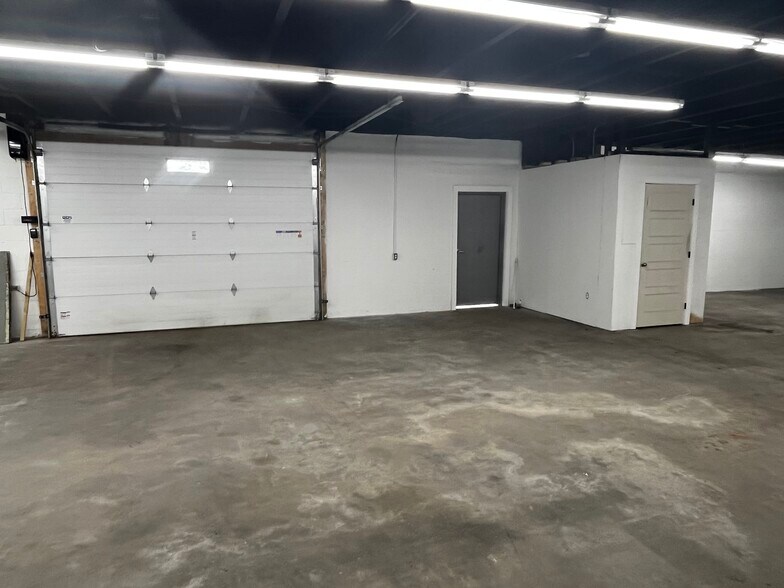 More Photos Of 206 Emile St, Greenville Warehouse For Lease