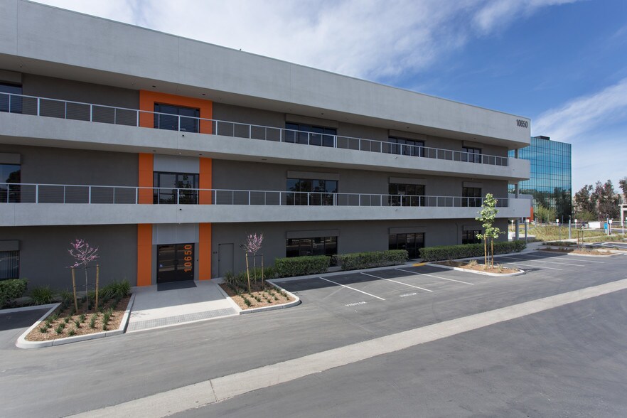 More Photos Of 10680 Treena St, San Diego Unknown For Lease