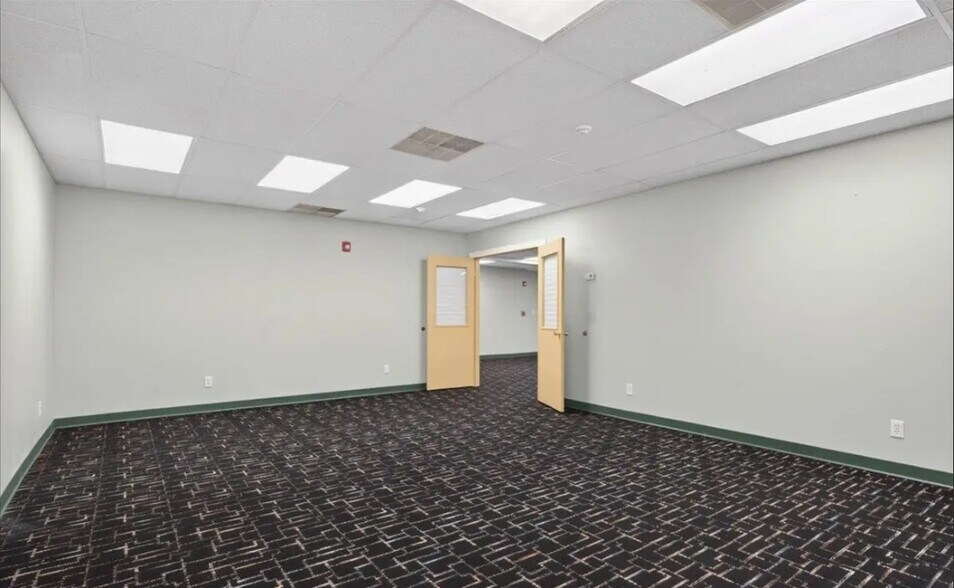 More Photos Of 3111 Normandy Dr, Springfield Office For Sale
