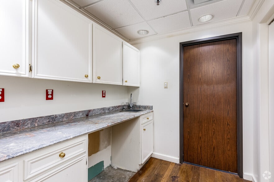 More Photos Of 4464 W Plano Pky, Plano Auto Repair For Lease