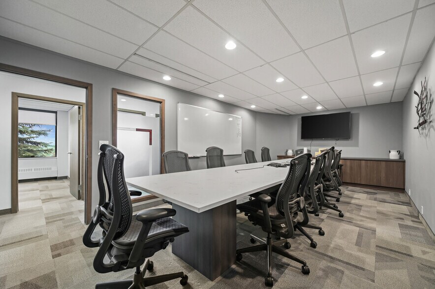 More Photos Of 2816 11th St NE, Calgary Office For Sale