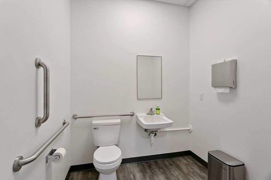 More Photos Of 500 Radar Rd, Greensboro Unknown For Lease