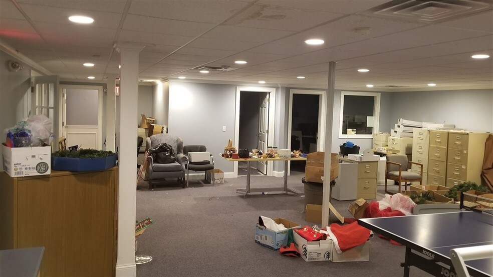 More Photos Of 5 Buttrick Rd, Londonderry Office For Lease