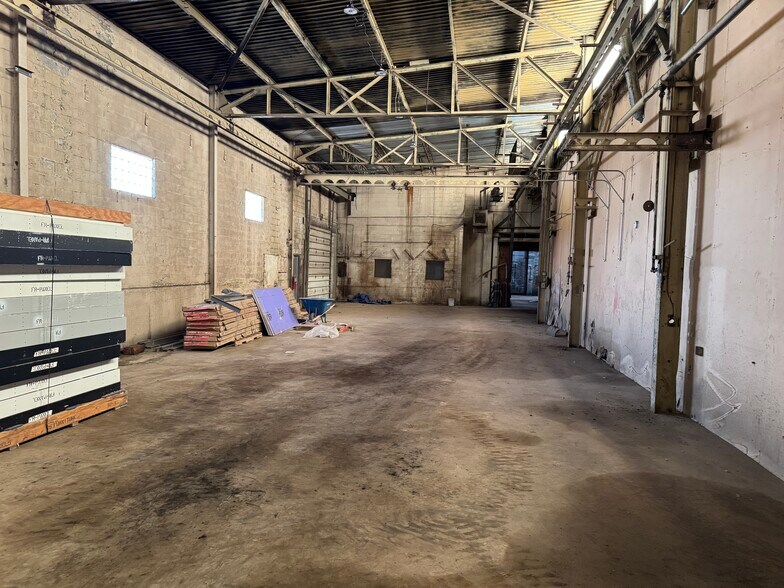 More Photos Of 5700 Walnut St, Richmond Warehouse For Sale