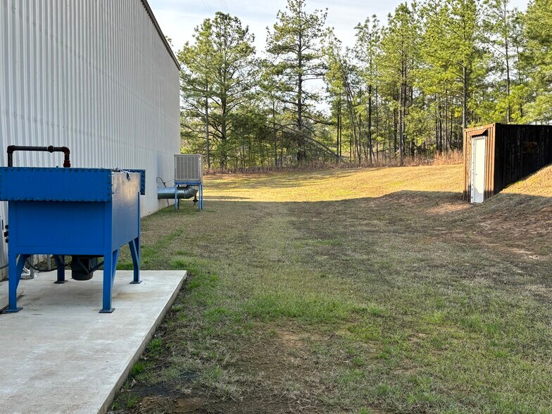 More Photos Of 400 E Industrial Park Rd, Holly Springs Manufacturing For Lease
