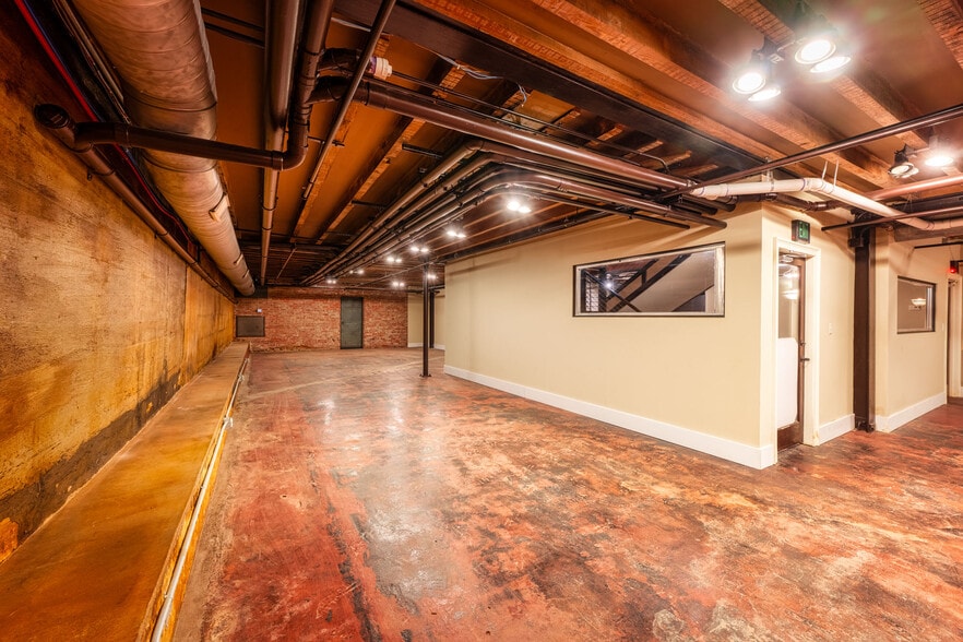 More Photos Of 247 Broad St, Kingsport Loft Creative Space For Sale