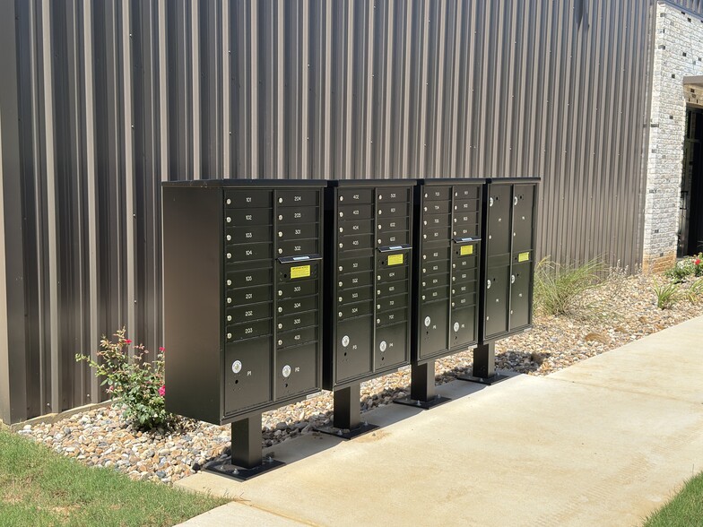 More Photos Of 12173 State 64 hwy, Tyler Showroom For Lease