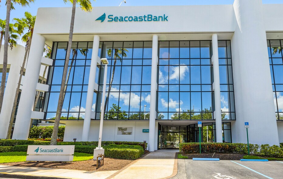 More Photos Of 2300 Glades Rd, Boca Raton Unknown For Lease