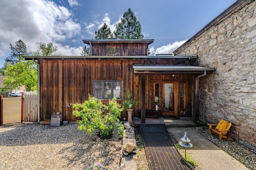 More Photos Of 21376 Consolation St, Volcano Specialty For Sale