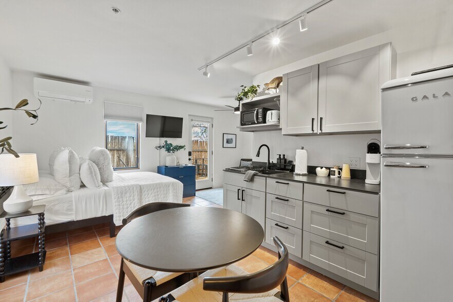 More Photos Of 4 N Chamisa Dr, Santa Fe Specialty For Sale