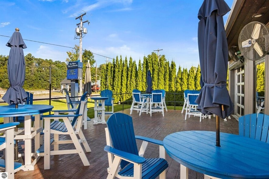 More Photos Of 11921 SE Torch Lake Dr, Alden Restaurant For Sale