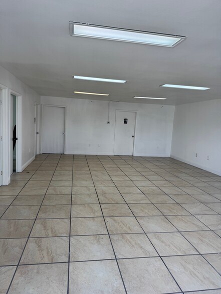 More Photos Of 112 Belle Ter, Bakersfield Truck Terminal For Lease