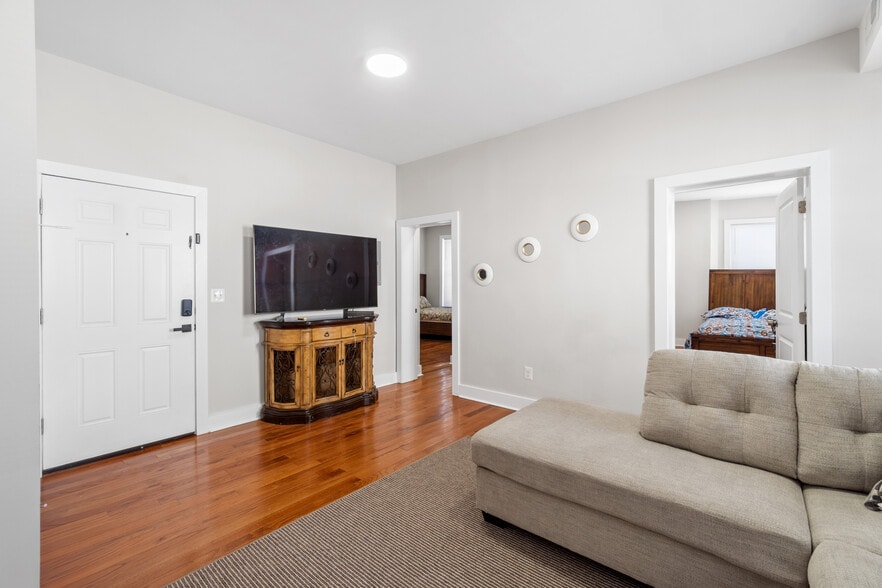 More Photos Of 415 Central Ave, Newark Storefront Retail Residential For Lease