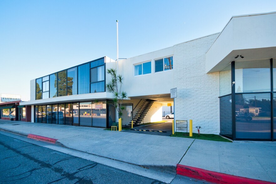 More Photos Of 1532-1538 W Commonwealth Ave, Fullerton Storefront Retail Residential For Lease