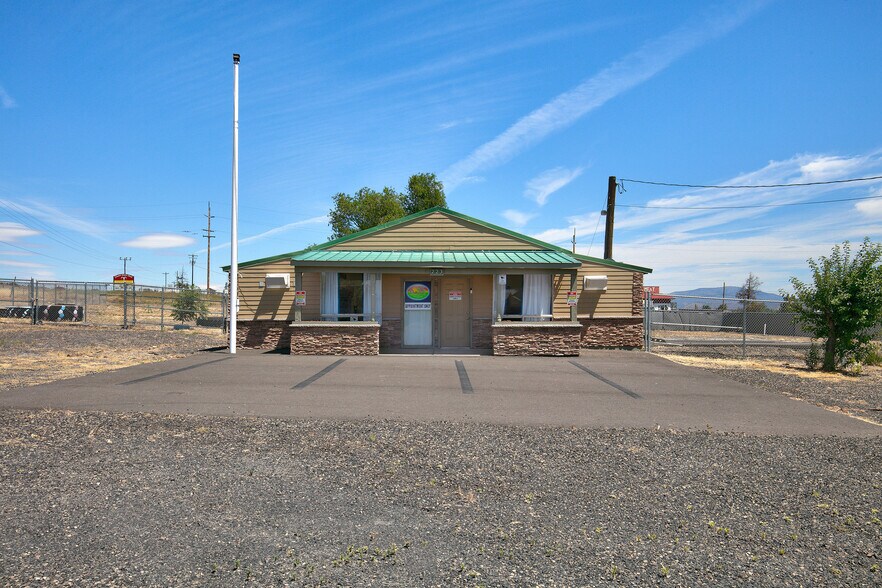 More Photos Of 223 NW Oneil way, Redmond Shelter For Sale