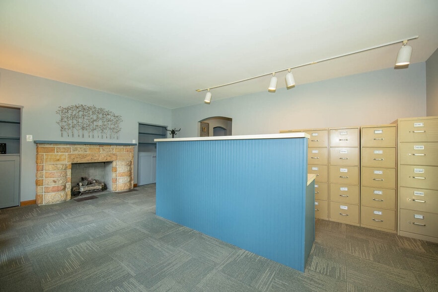 More Photos Of 950 W Jefferson St, Franklin Medical For Lease