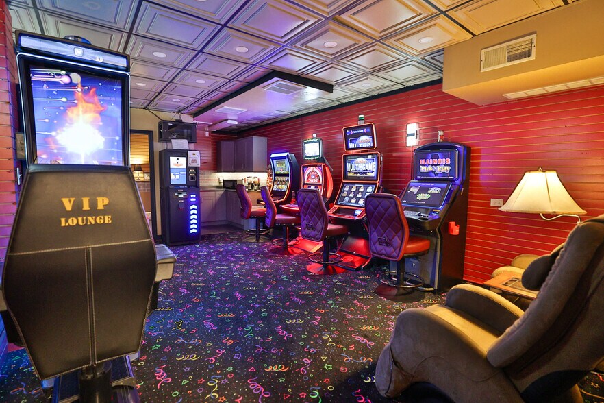 More Photos Of 1103 E Acton Ave, Wood River General Retail For Sale