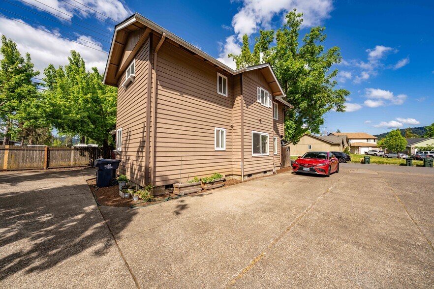 More Photos Of 124 S 63rd St, Springfield Apartments For Sale