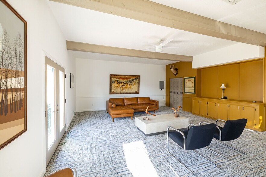 More Photos Of 3915 McKinney St, Houston Light Distribution For Sale