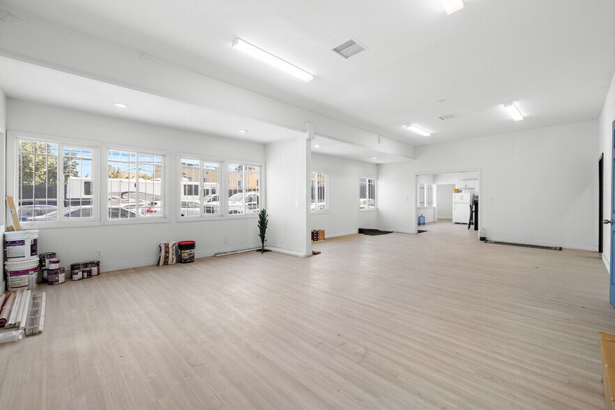 More Photos Of 5013-5017 Telegraph Rd, Los Angeles Light Manufacturing For Sale