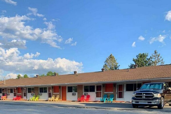 Primary Photo Of 381 Highway 17 W, Mckerrow Hotel For Sale