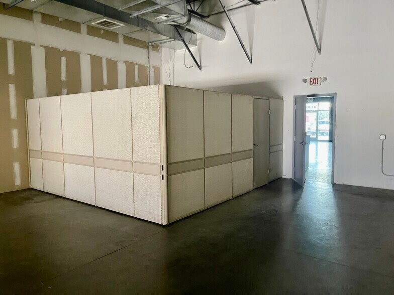 More Photos Of 4100-4136 Lafayette Blvd, Fredericksburg Light Distribution For Lease