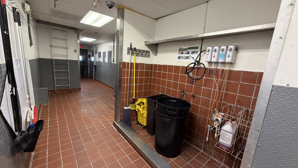 More Photos Of 2124-2162 Merrick Ave, Merrick Unknown For Lease