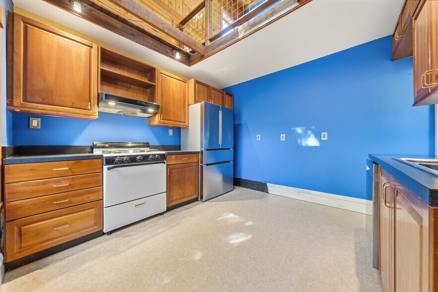 More Photos Of 12406 Larchmere Blvd, Cleveland General Retail For Sale