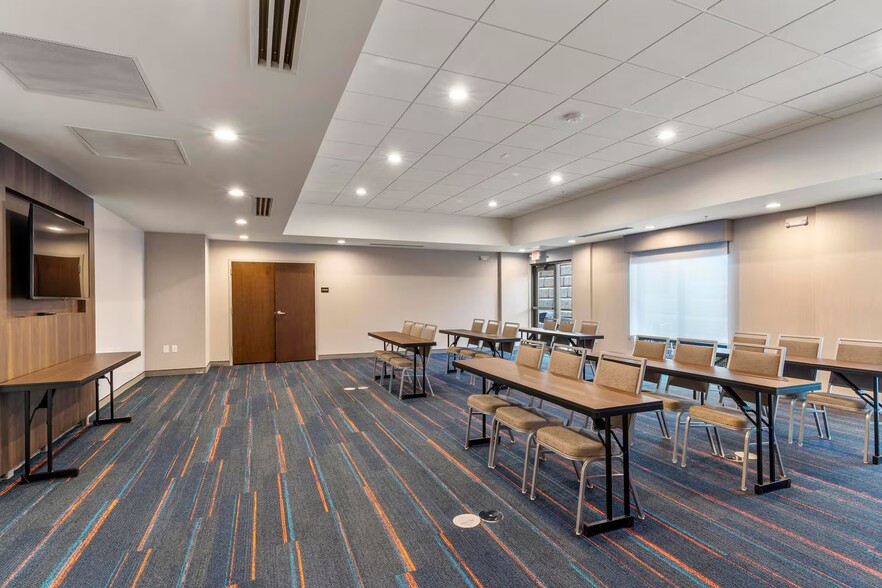 More Photos Of 4380 Integrity Center Pt, Colorado Springs Hotel For Sale