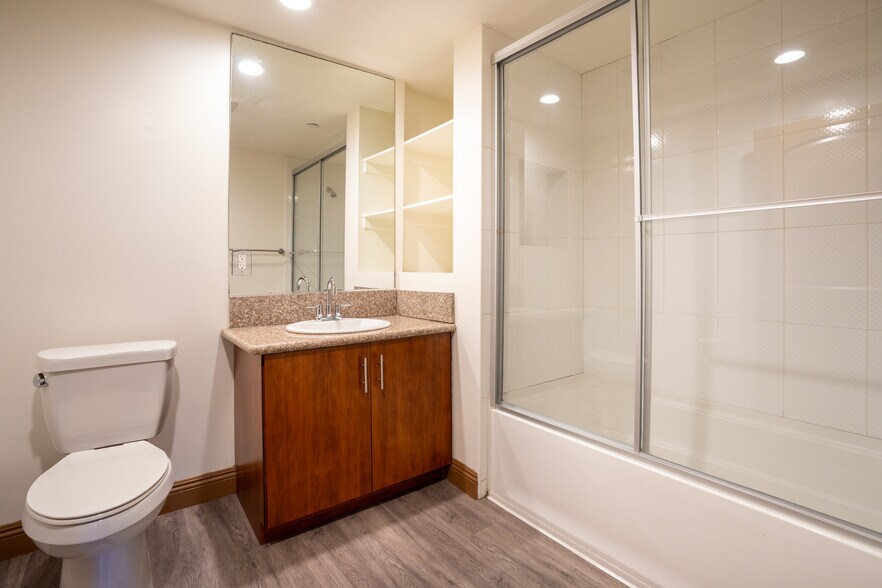 More Photos Of 7203 Rubio Ave, Lake Balboa Apartments For Sale