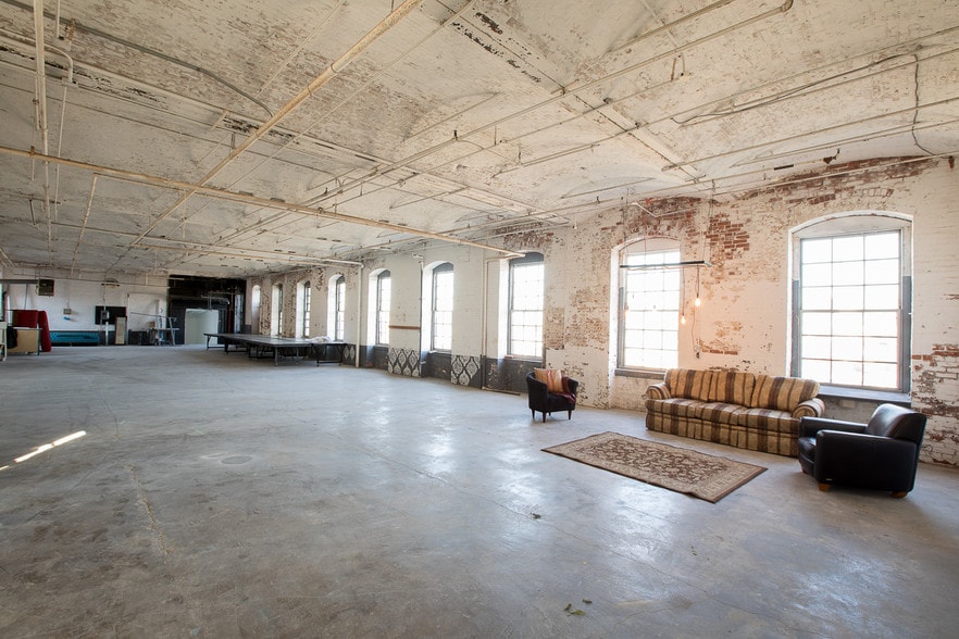 More Photos Of 70 Spruce St, Paterson Warehouse For Sale