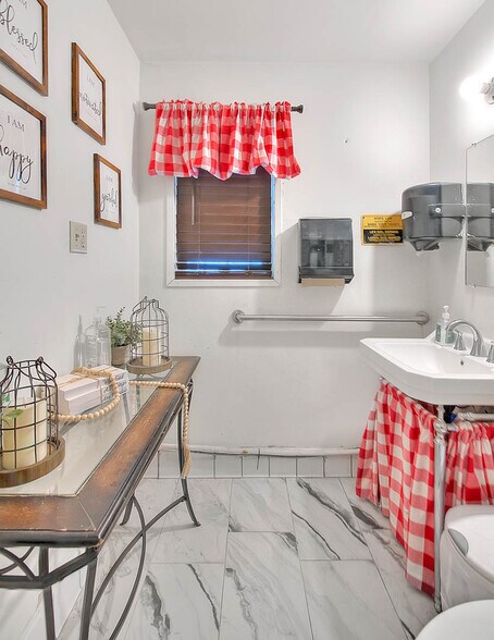 More Photos Of 14901 S Western Ave, Gardena Freestanding For Lease