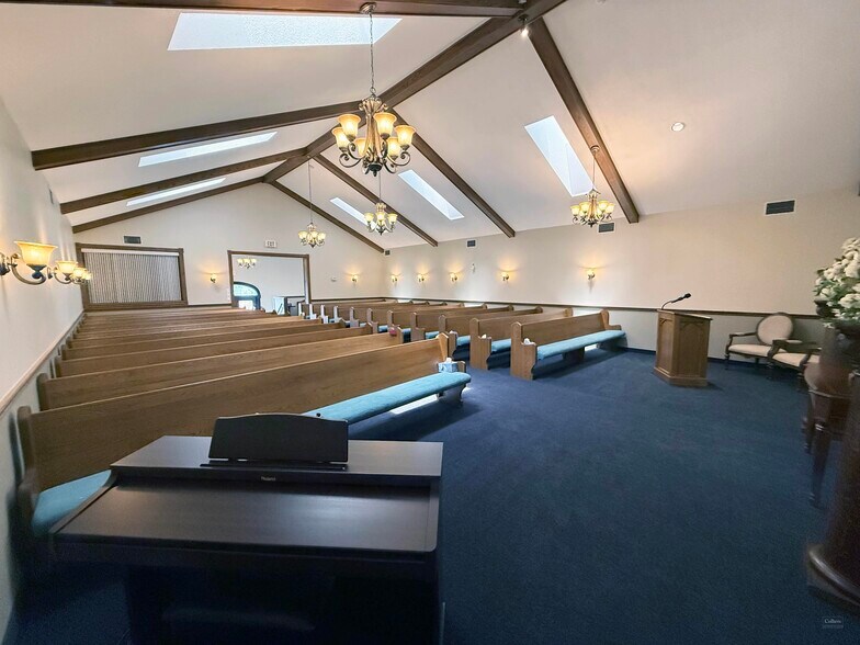 More Photos Of 26 Ormond St S, Thorold Funeral Home For Sale