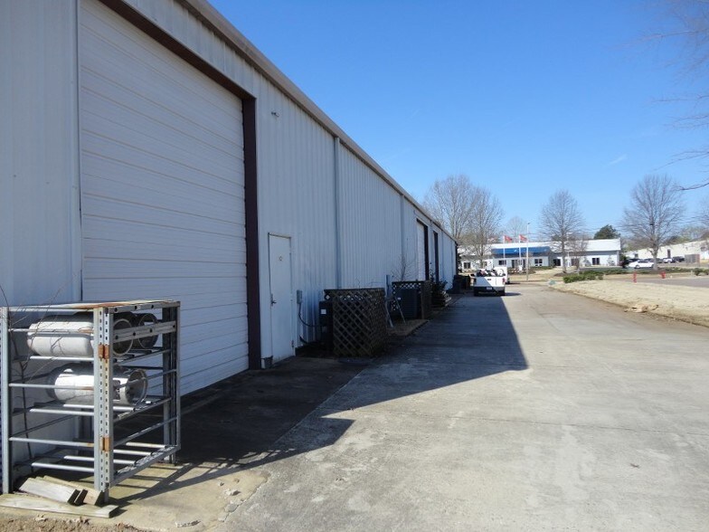 More Photos Of 310 Moore Ln, Collierville Warehouse For Lease
