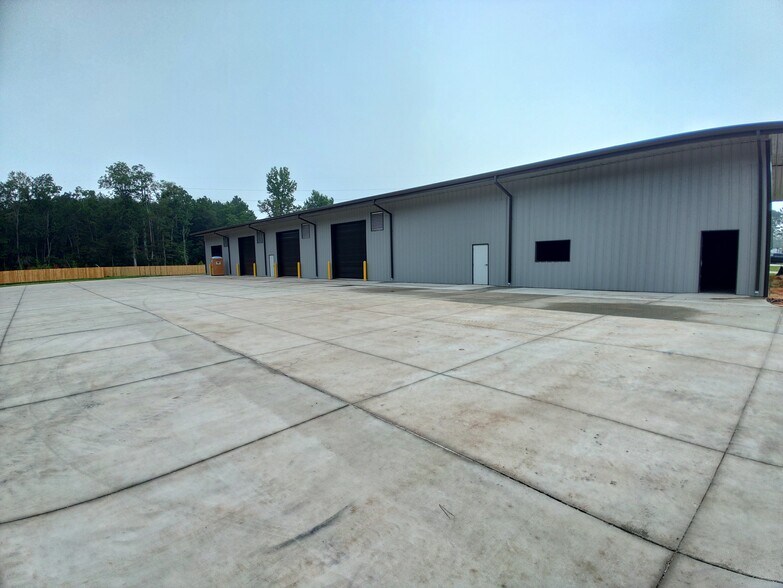 Primary Photo Of 4354 Halls Mill Rd, Mobile Warehouse For Lease